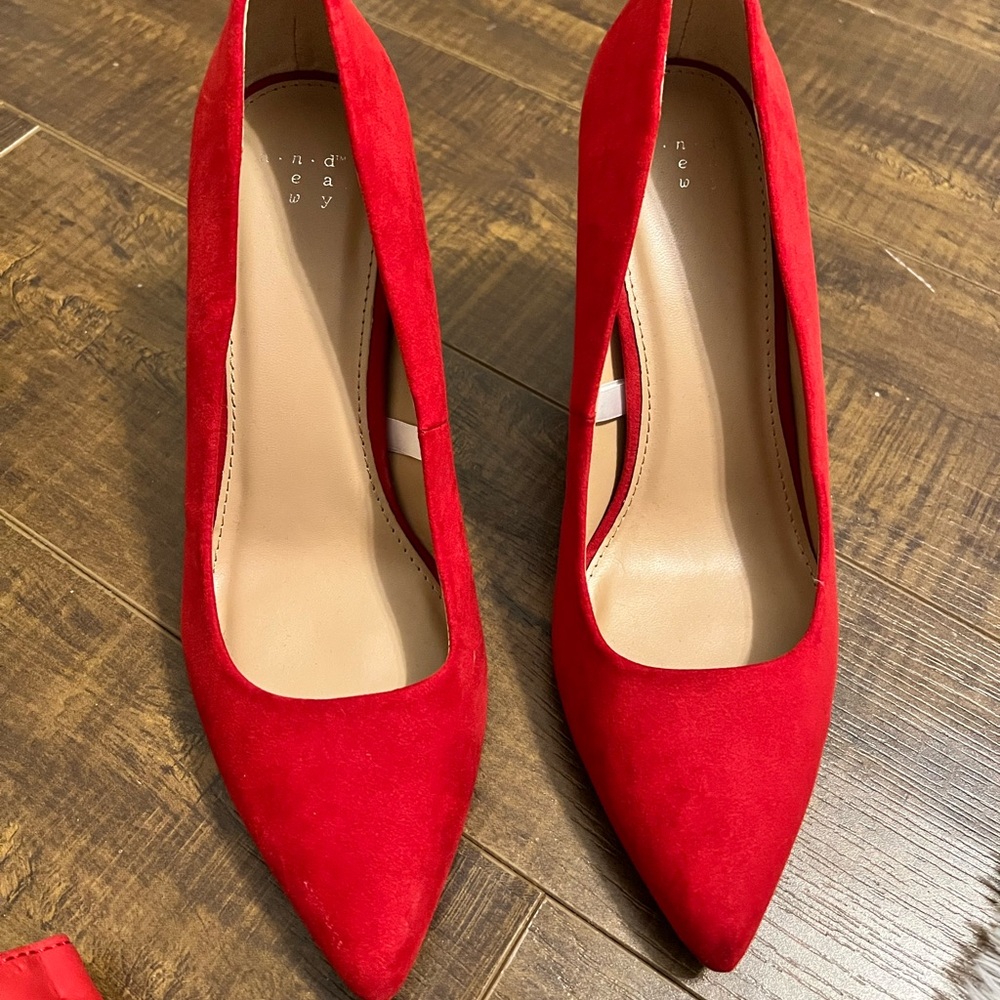 NWOT red suede pointed toe pumps prom